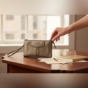 ✨ LG-Coach “Sanna” Metallic Bronze Wristlet / Clutch ✨